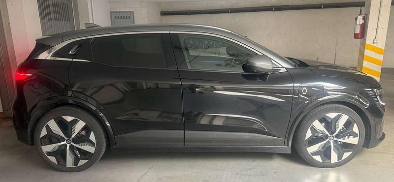 Nero Usata 2023 Renault Mégane Berlina | 25.000 € (Buon prezzo) - Immagine 1/3