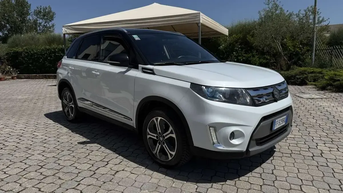 Usata Suzuki Vitara 120 CV (88 kW) 2016 Tetto nero SUV