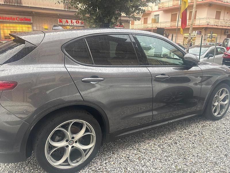 Usata Alfa Romeo Stelvio Business 209 CV (153 kW) 2017 Grigio SUV