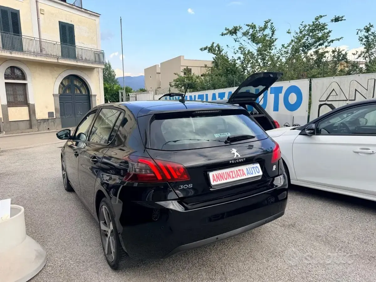 Usata Peugeot 308 102 CV (75 kW) 2019 Nero Berlina
