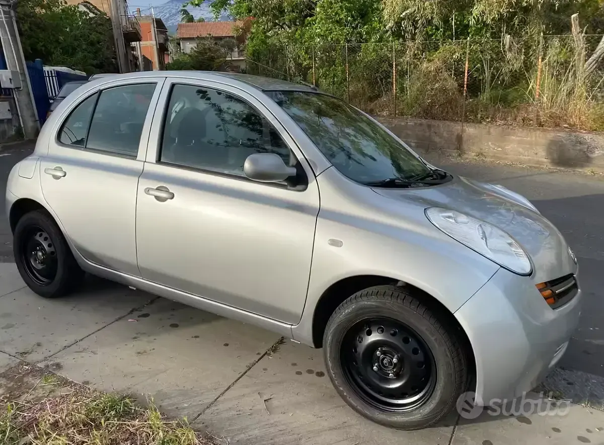 Usata Nissan Micra 57 CV (41 kW) 2005 Grigio Utilitaria