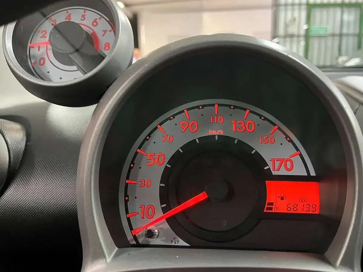 Usata Peugeot 107 68 CV (50 kW) 2013 Grigio Utilitaria