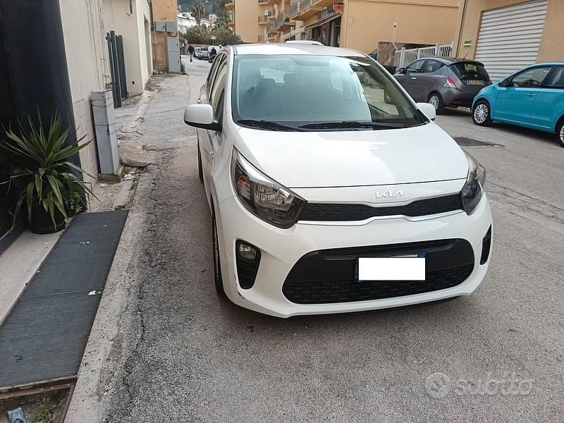 Begagnad Kia Picanto Urban 67 HK (49 kW) 2024 Vit Halvkombi