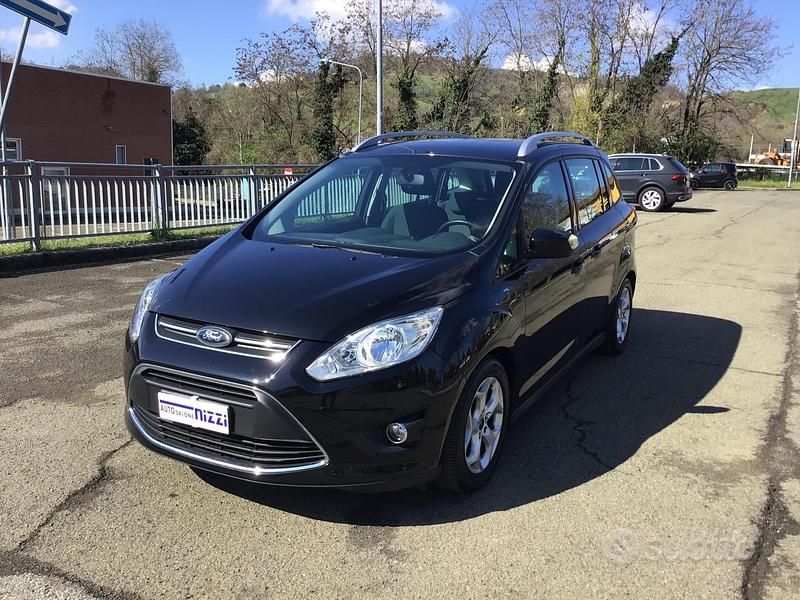 Käytetty Ford C-MAX 116 HP (85 kW) 2011 Musta Tila-auto