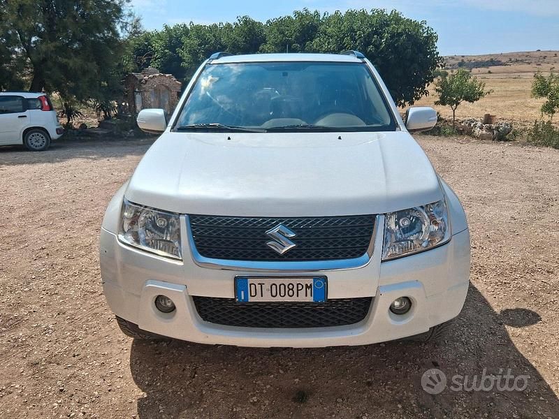 Bianco Usata 2009 Suzuki Vitara SUV | 5500 € (Buon prezzo) - Immagine 1/4