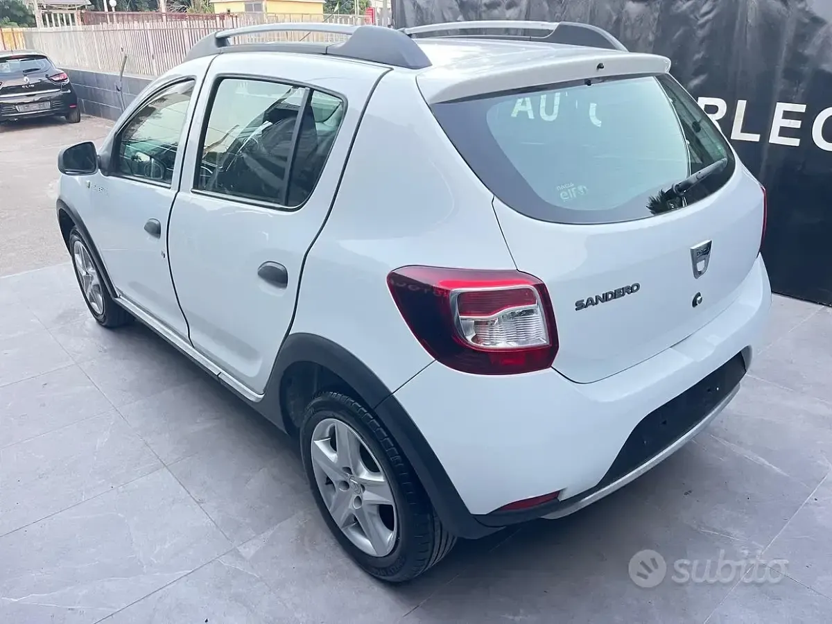 Usata Dacia Sandero Prestige 90 CV (66 kW) 2014 Bianco Berlina