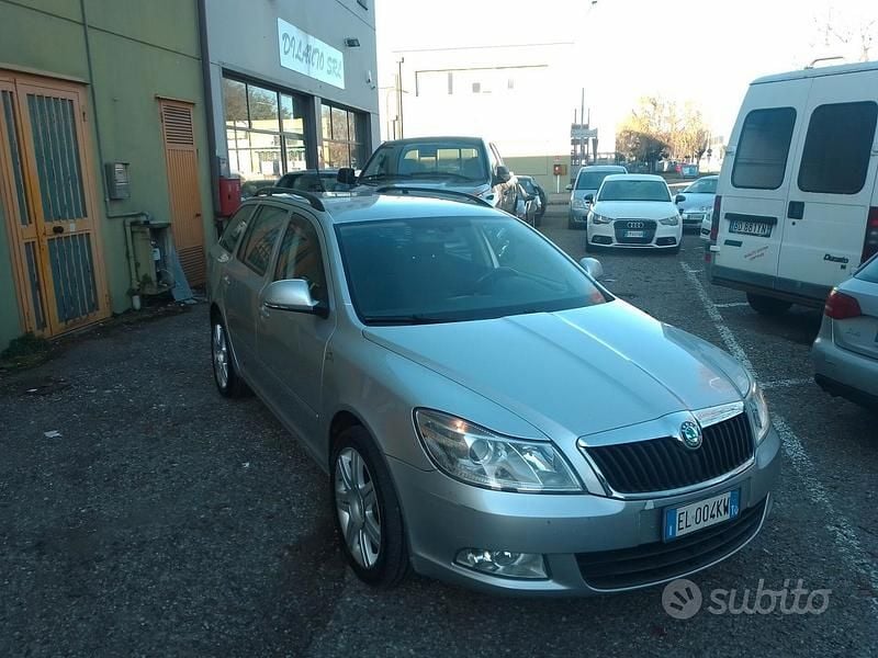 Argento Usata 2012 Skoda Octavia Station wagon | 3499 € (Ottimo prezzo) - Immagine 1/4