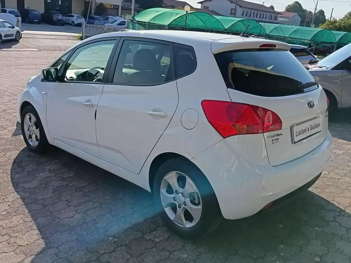 Usata Kia Venga Active 90 CV (66 kW) 2012 Bianco Utilitaria