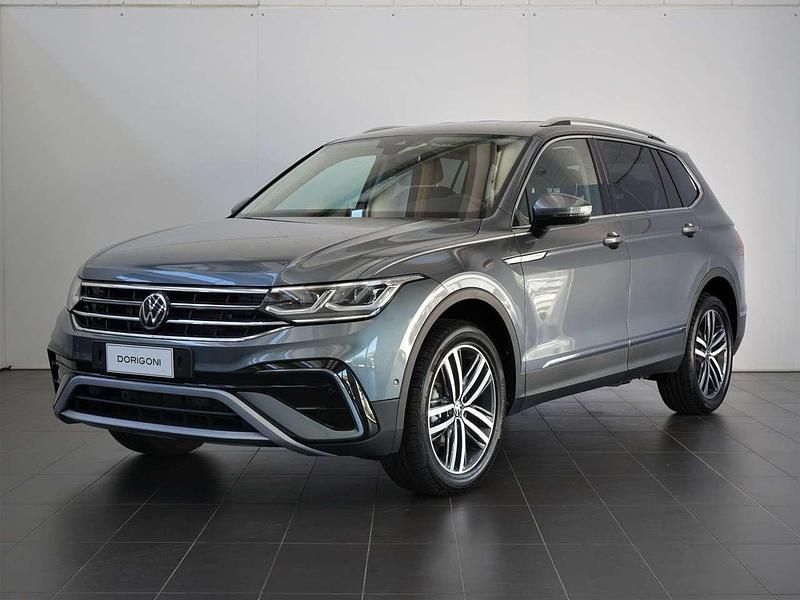 Platinum grey metallizzato Usata 2022 VW Tiguan Allspace Elegance SUV | 32.400 € (Cara) - Immagine 1/4