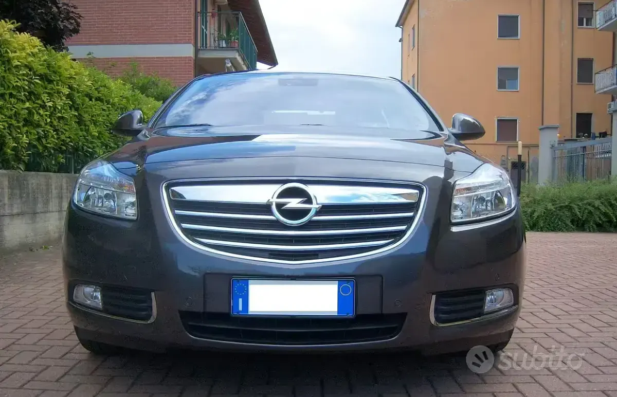 Usata Opel Insignia Cosmo 180 CV (132 kW) 2011 Grigio Berlina