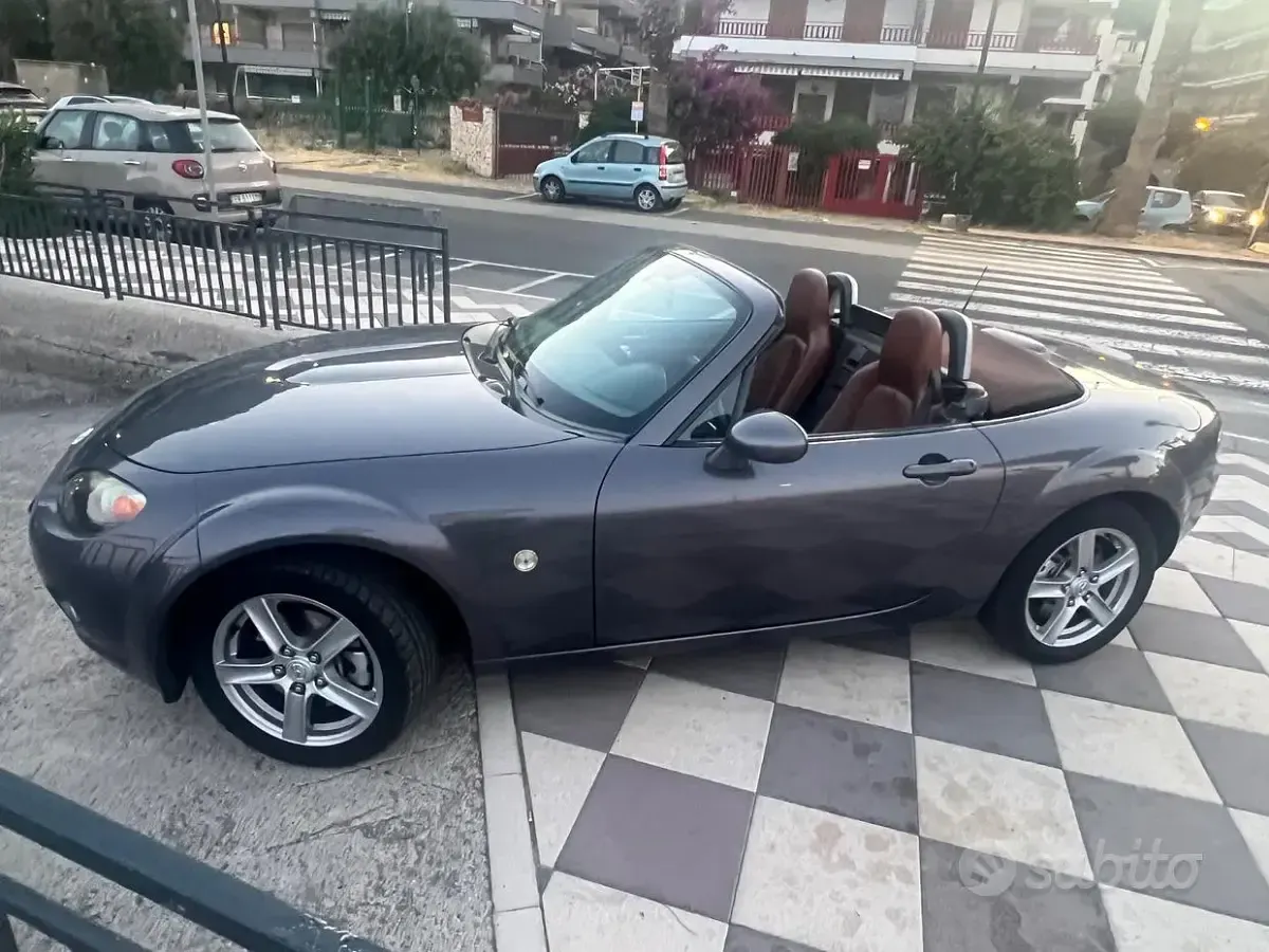 Usata Mazda MX5 126 CV (92 kW) 2006 Cabrio