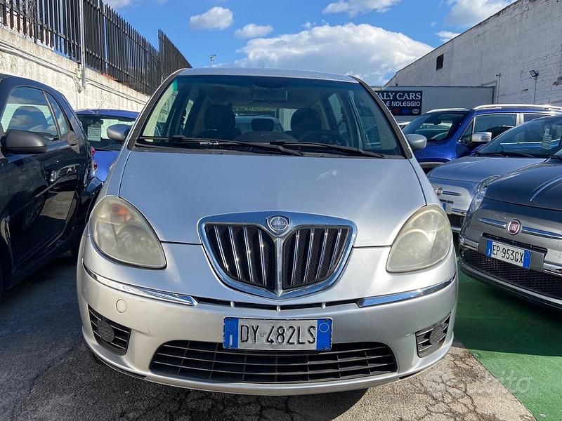 Usata Lancia Musa 77 CV (56 kW) 2009 Grigio Monovolume