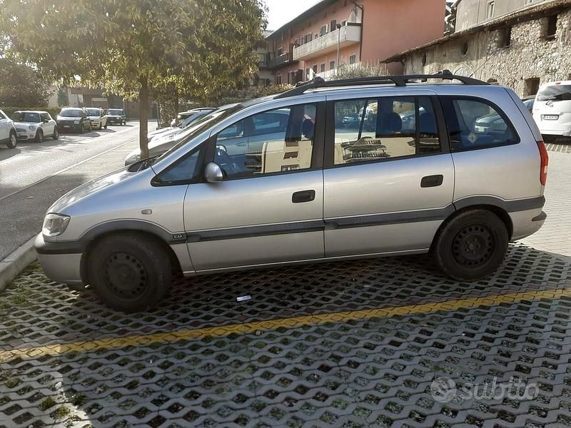 Usata Opel Zafira 1999 Grigio Monovolume