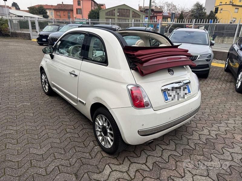 Usado Fiat 500C Lounge 69 CV (50 kW) 2011 Blanco Descapotable