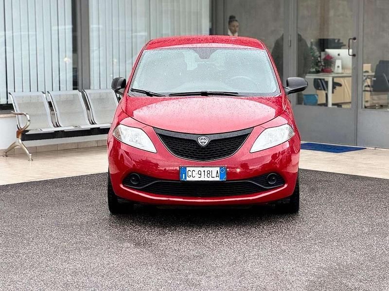 Usata Lancia Ypsilon 69 CV (50 kW) 2020 Rosso Utilitaria