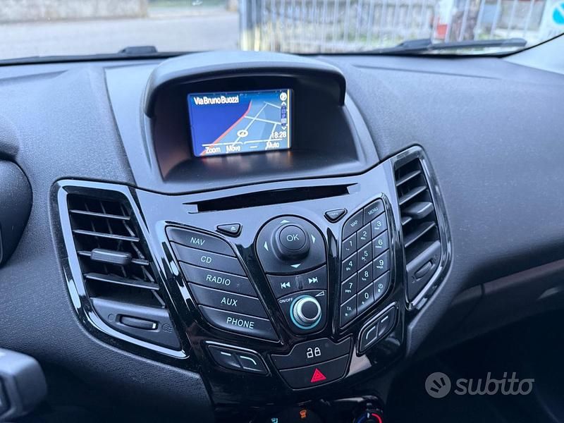 Usata Ford Fiesta 97 CV (71 kW) 2014 Bianco Utilitaria