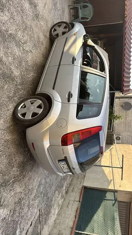 Usata Ford Fiesta Ghia 68 CV (50 kW) 2005 Utilitaria