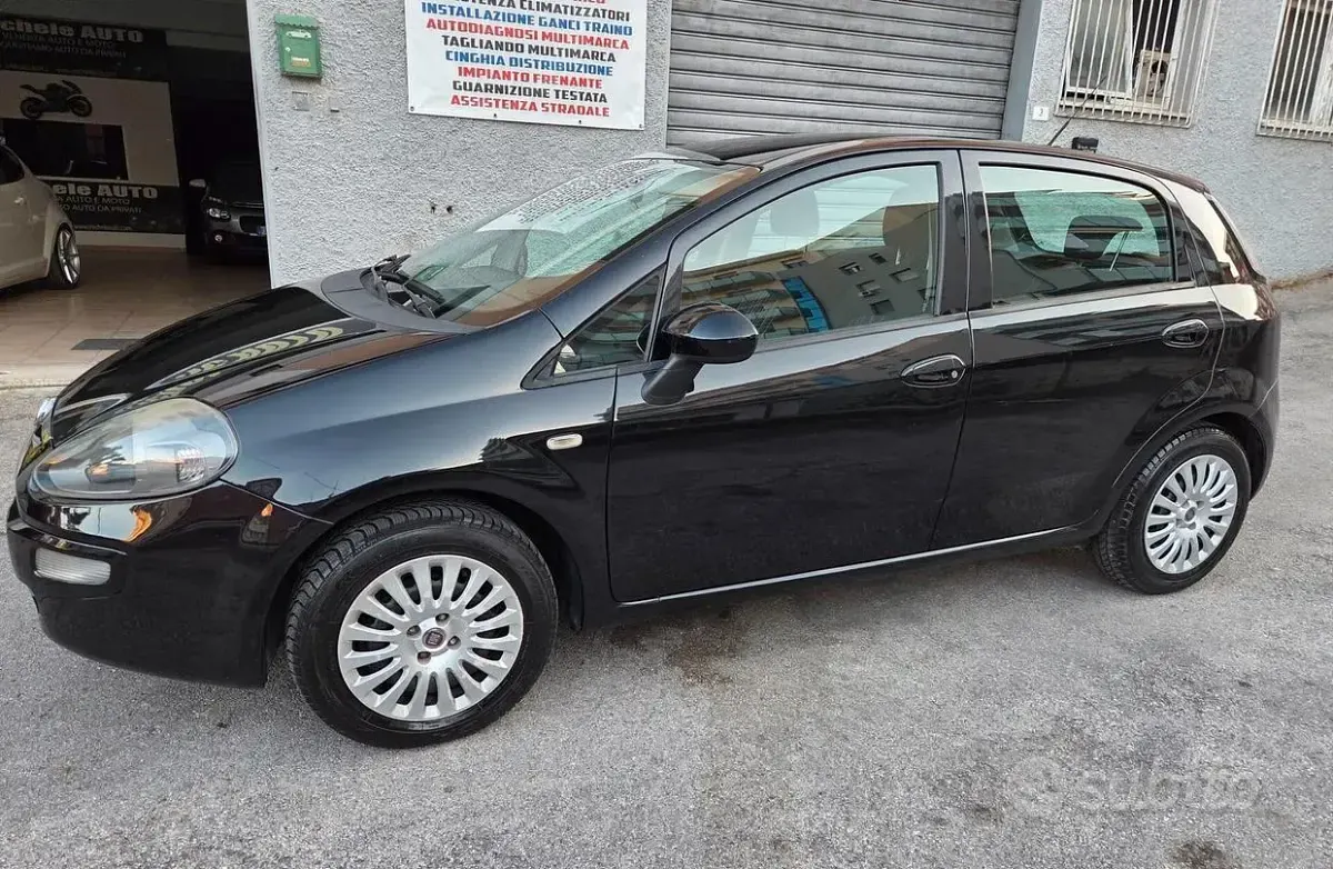 Usata Fiat Grande Punto 69 CV (50 kW) 2011 Nero Utilitaria