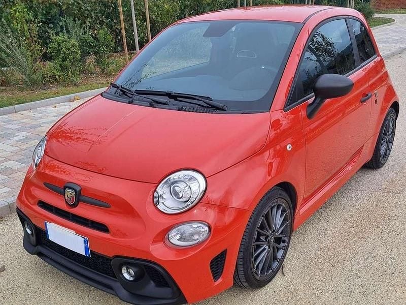Arancione Usata 2023 Abarth 595 Due volumi | 18.900 € (Ottimo prezzo) - Immagine 1/4