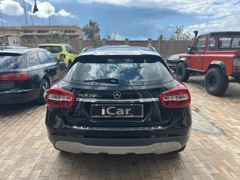 Usata Mercedes GLA200 Premium 136 CV (100 kW) 2017 Nero SUV