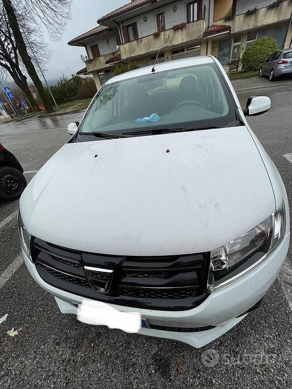 Usata Dacia Sandero Lauréate 75 CV (55 kW) 2015 Bianco Utilitaria