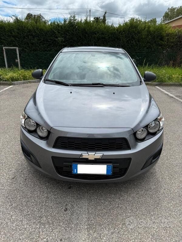 Grigio Usata 2012 Chevrolet Aveo Tre volumi | 4300 € (Buon prezzo) - Immagine 1/4