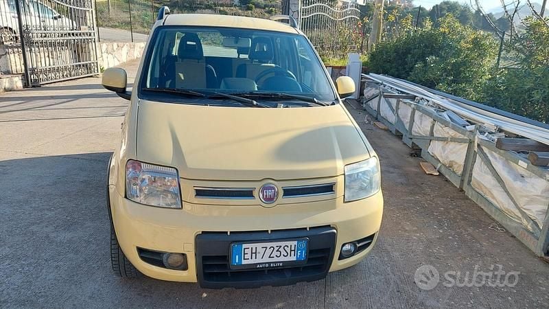Usata Fiat Panda 4x4 Climbing 74 CV (54 kW) 2011 Giallo Utilitaria