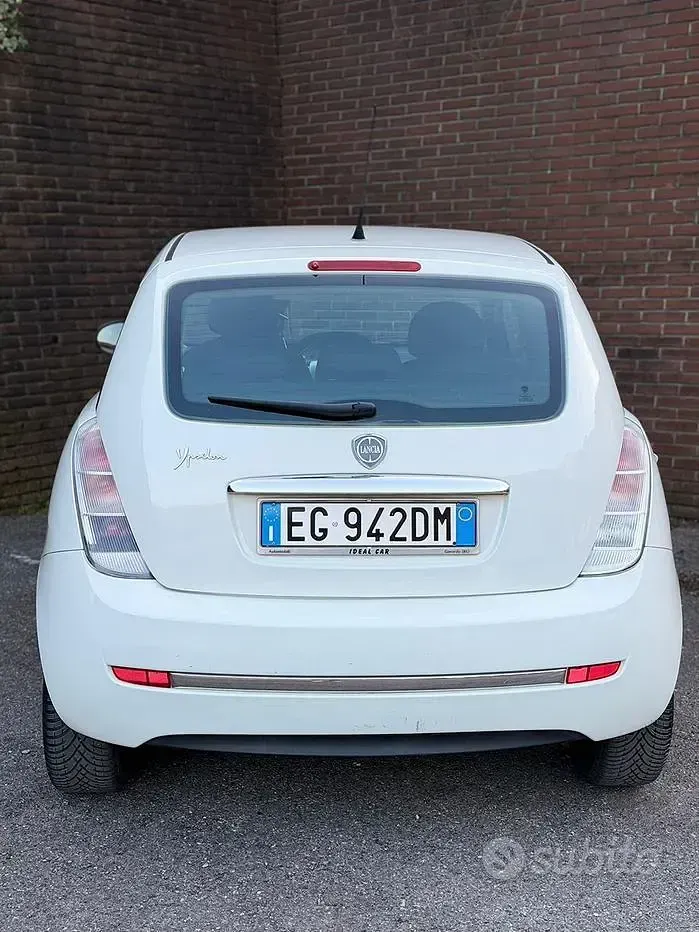 Usata Lancia Ypsilon 75 CV (55 kW) 2011 Bianco Utilitaria