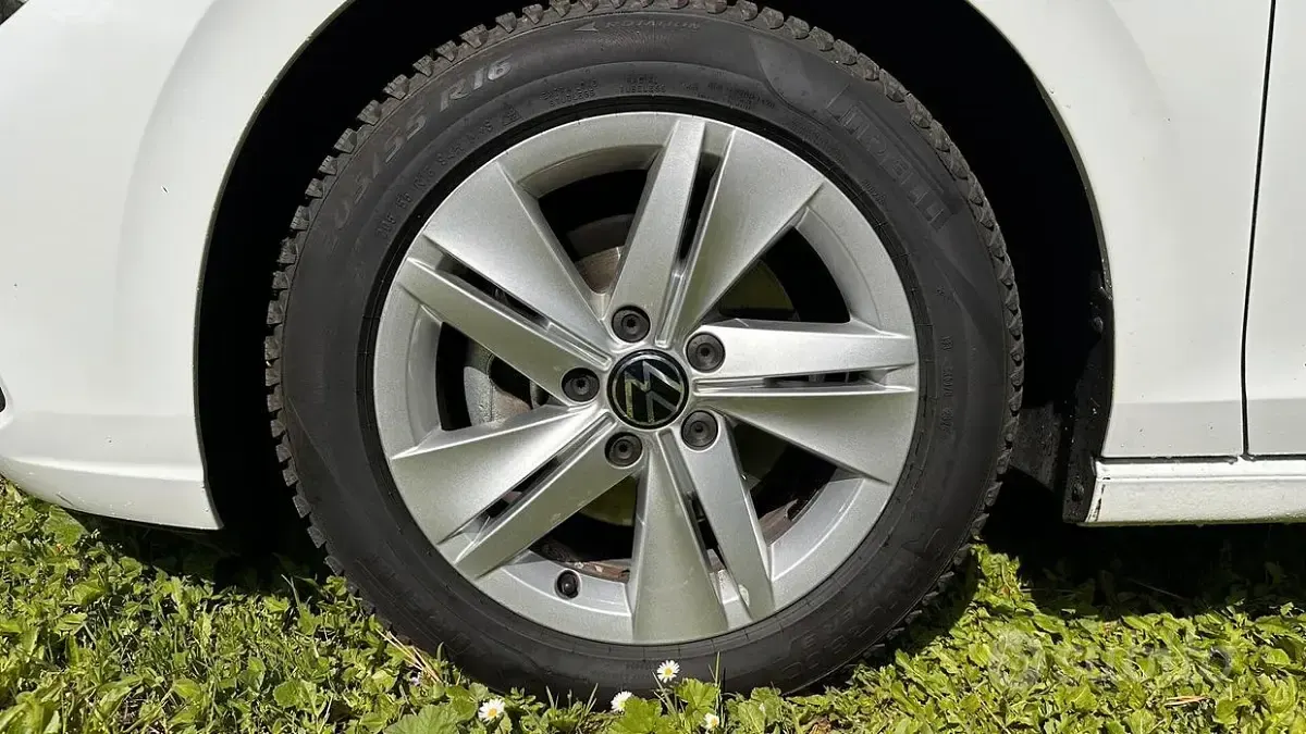 Usata VW Golf VIII Life 116 CV (85 kW) 2023 Bianco Berlina