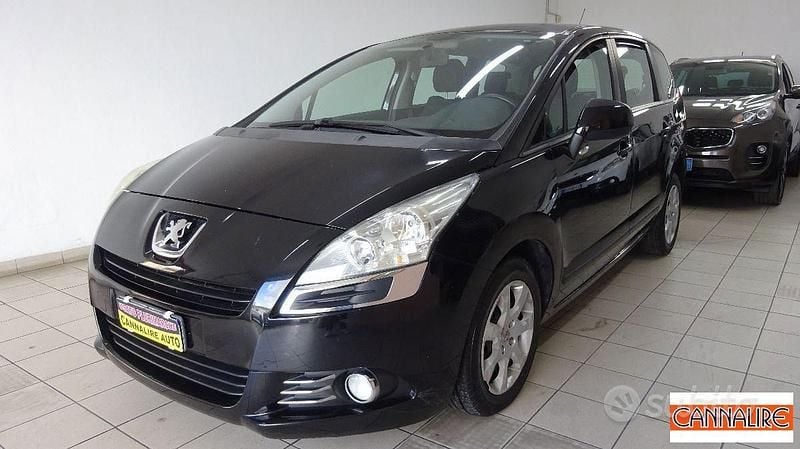 Usata Peugeot 5008 S 112 CV (82 kW) 2011 Nessuno(met.) Monovolume