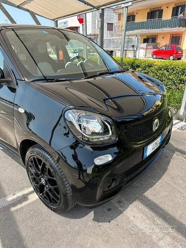 Usata Smart ForFour Prime 71 CV (52 kW) 2015 Nero Utilitaria