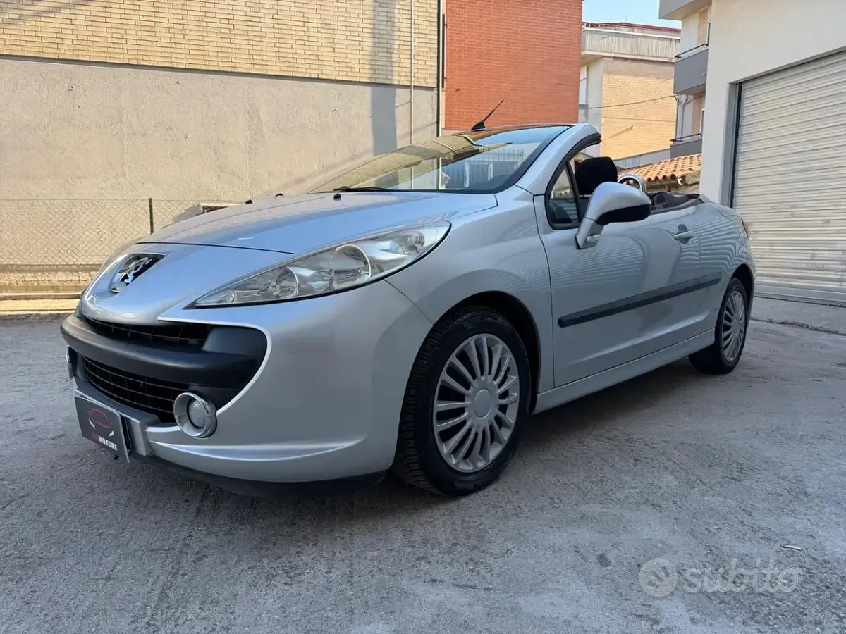 Usata Peugeot 207 CC 109 CV (80 kW) 2007 Grigio Cabrio