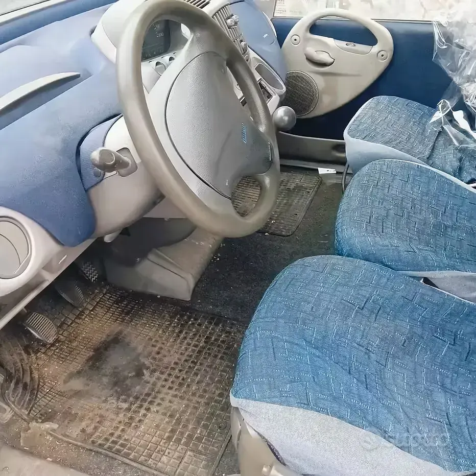 Usata Fiat Multipla 105 CV (77 kW) 2000 Blu Monovolume