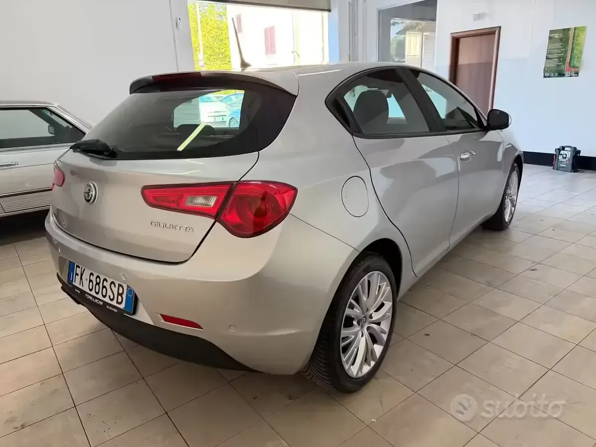 Usata Alfa Romeo Giulietta Business 120 CV (88 kW) 2017 Grigio Utilitaria