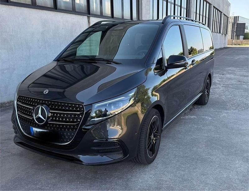 Grigio Usata 2025 Mercedes V300 Avantgarde Monovolume | 84.500 € (Molto cara) - Immagine 1/4