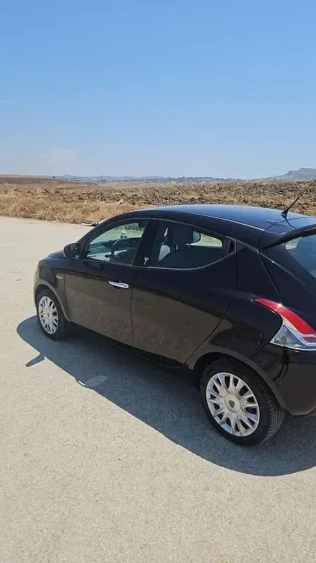 Usata Lancia Ypsilon Silver 69 CV (50 kW) 2012 Utilitaria