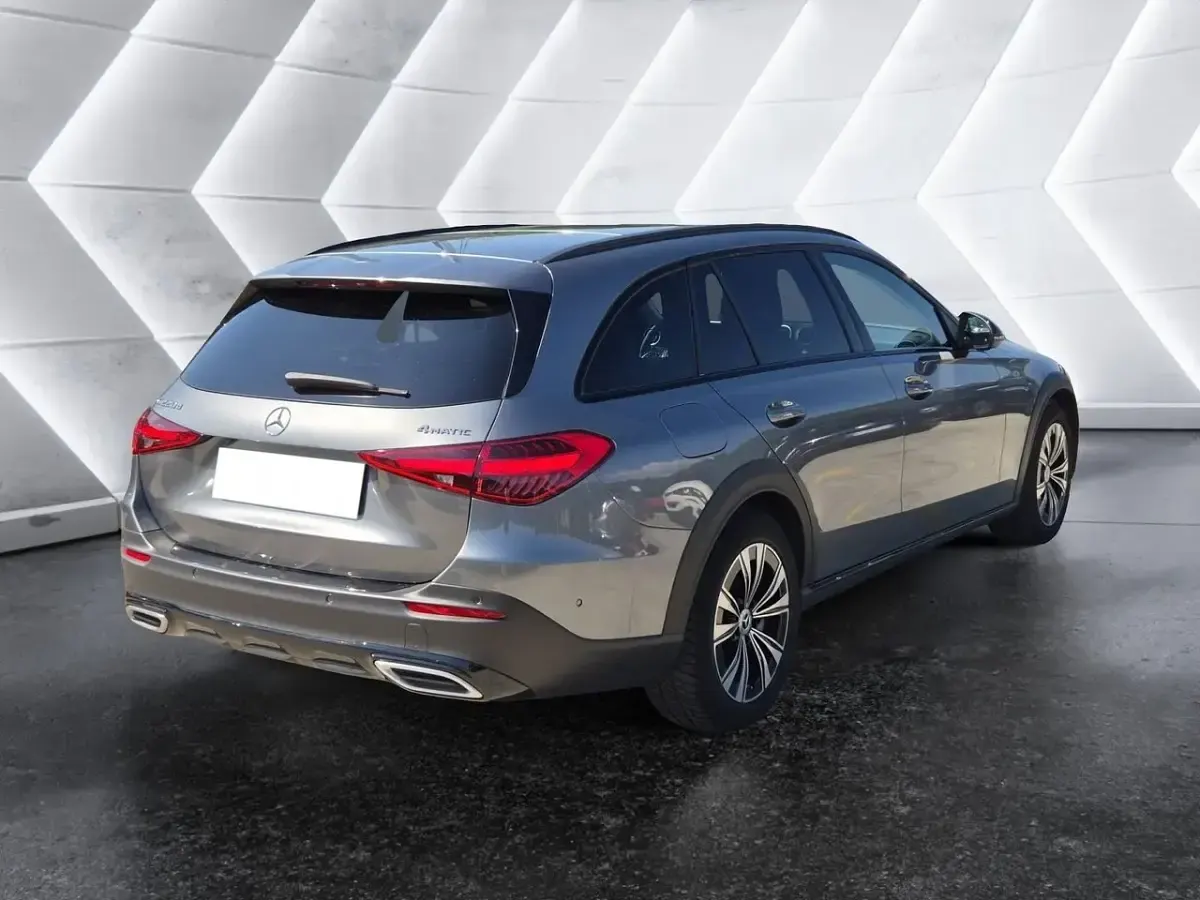 Usata Mercedes 220 Premium 200 CV (147 kW) 2023 Argento Station wagon