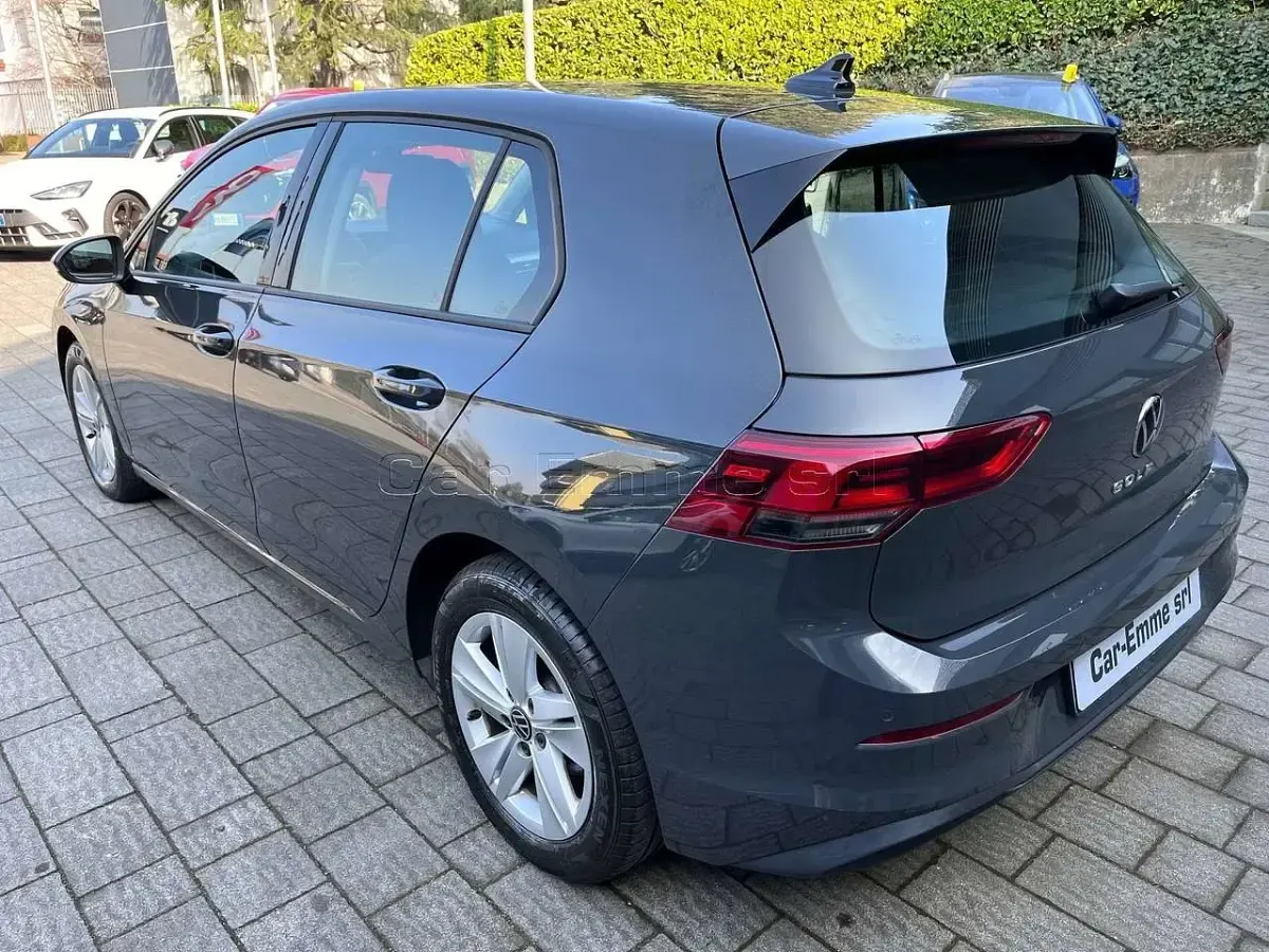 Usata VW Golf VIII Life 110 CV (80 kW) 2023 Grigio Berlina