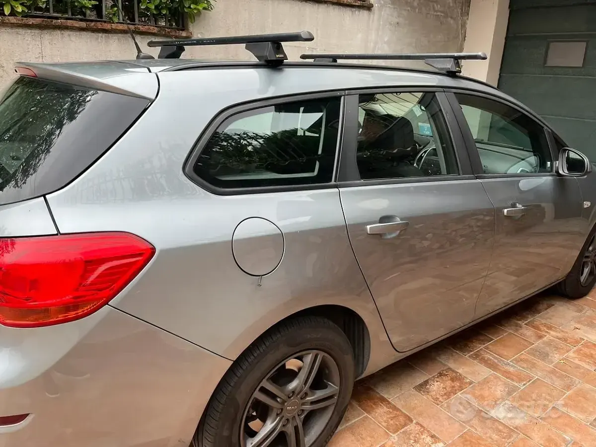 Usata Opel Astra Sport 60 CV (44 kW) 2011 Grigio Station wagon
