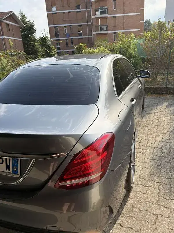 Usata Mercedes C220 AMG line 170 CV (125 kW) 2017 Grigio Berlina