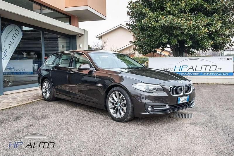 Marrone Usata 2016 BMW 520 Luxury Line Station wagon | 17.490 € (Cara) - Immagine 1/4
