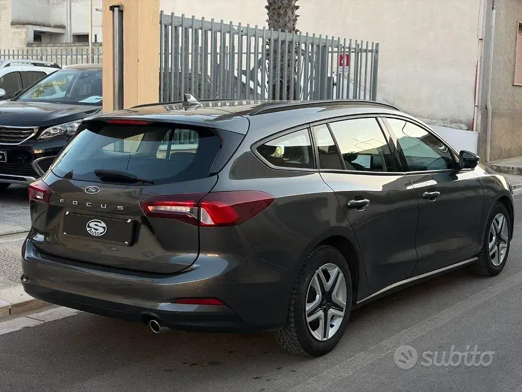 Usata Ford Focus Business Edition 120 CV (88 kW) 2022 Grigio Station wagon