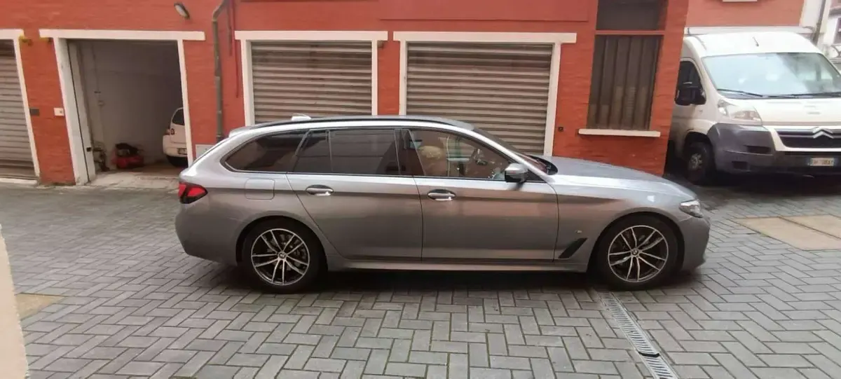 Usata BMW 520 190 CV (139 kW) 2023 Grigio Station wagon