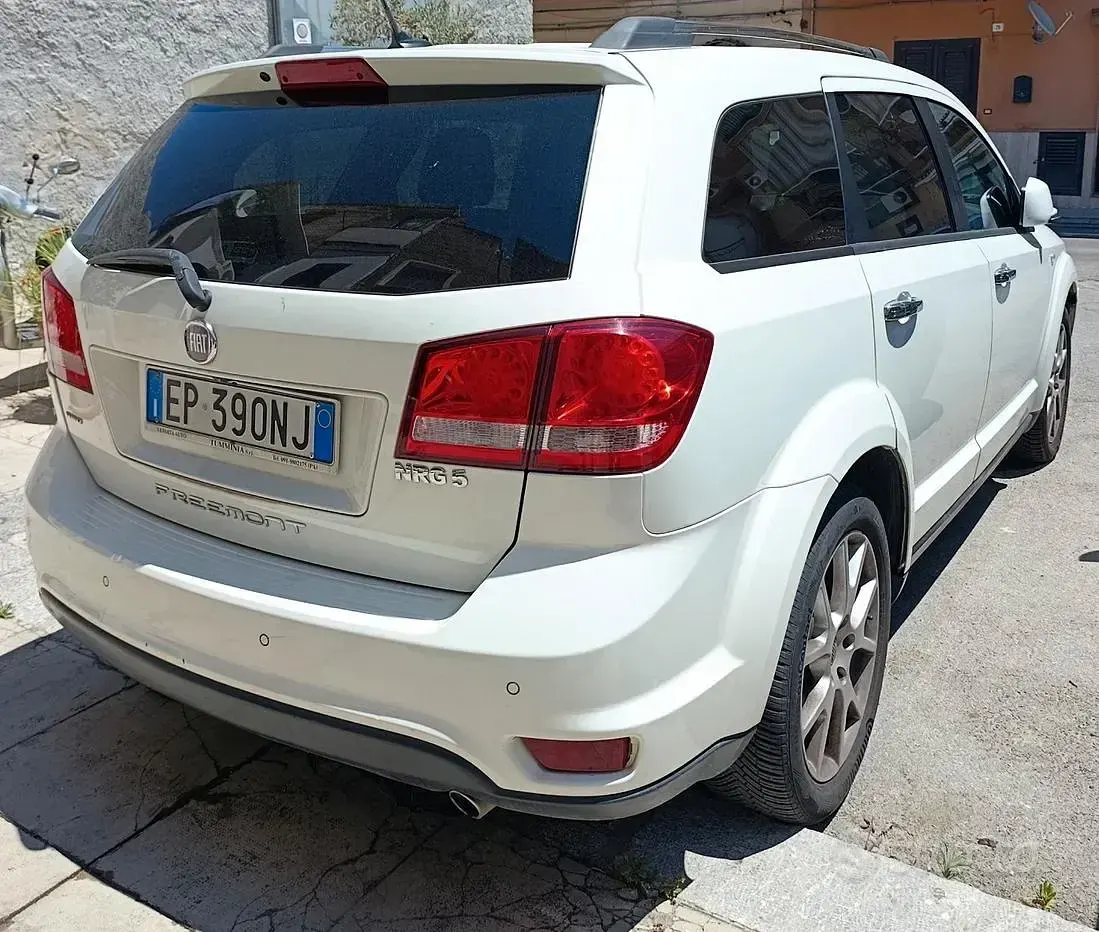 Usata Fiat Freemont Lounge 170 CV (125 kW) 2012 Bianco SUV