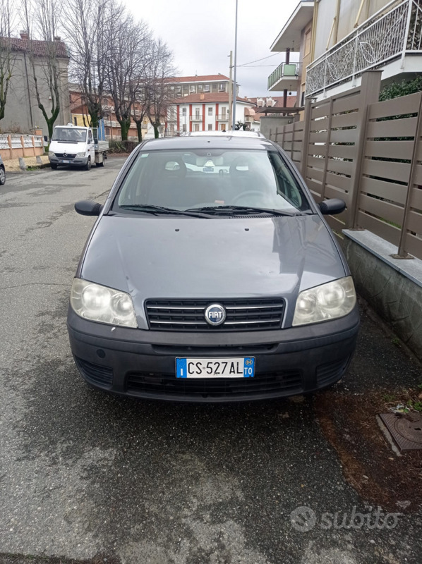 Usato 2004 Fiat Punto Benzin (2.500 €)