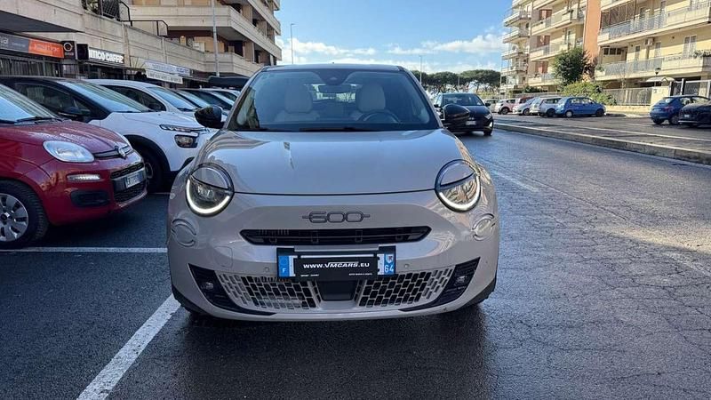 Usata Fiat 600 La Prima 101 CV (74 kW) 2025 Beige SUV