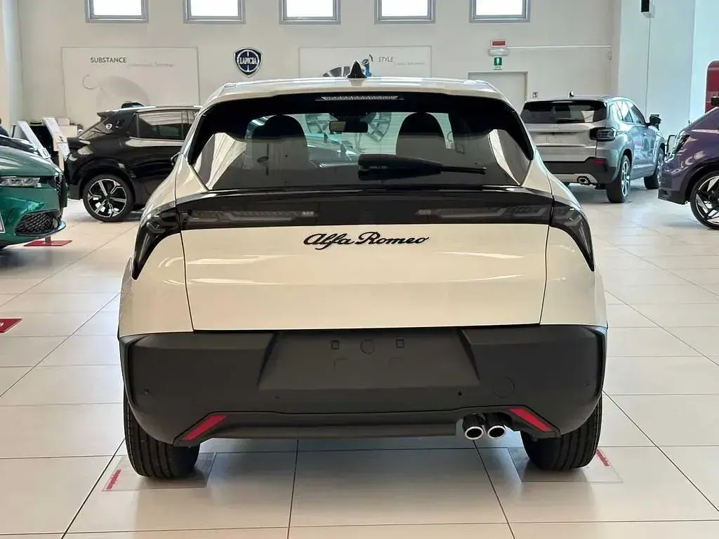 Nuova Alfa Romeo GT Junior 145 CV (106 kW) 2026 Bianco SUV