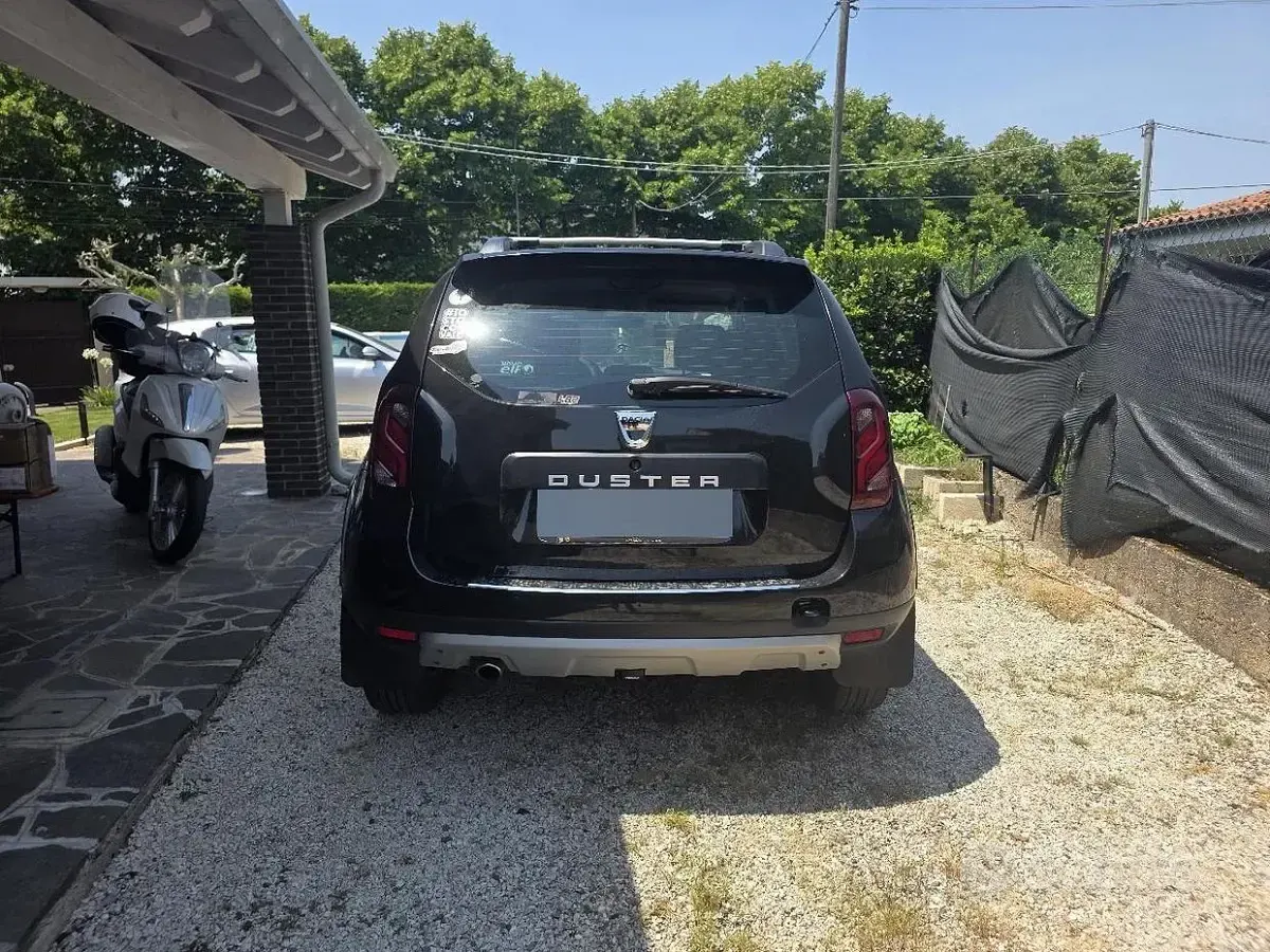 Usata Dacia Duster Lauréate 109 CV (80 kW) 2015 Nero SUV