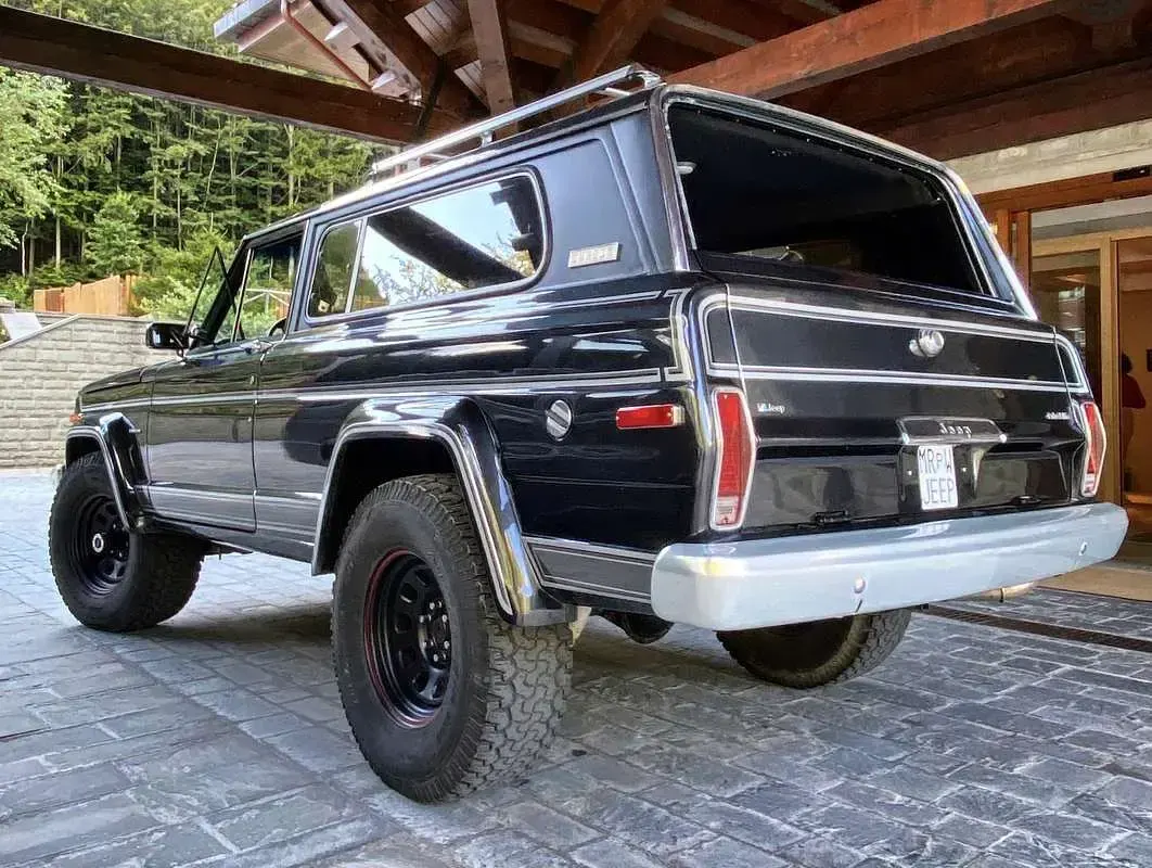 Second-hand Jeep Cherokee Laredo 65 CP (47 kW) 1980 Negru SUV