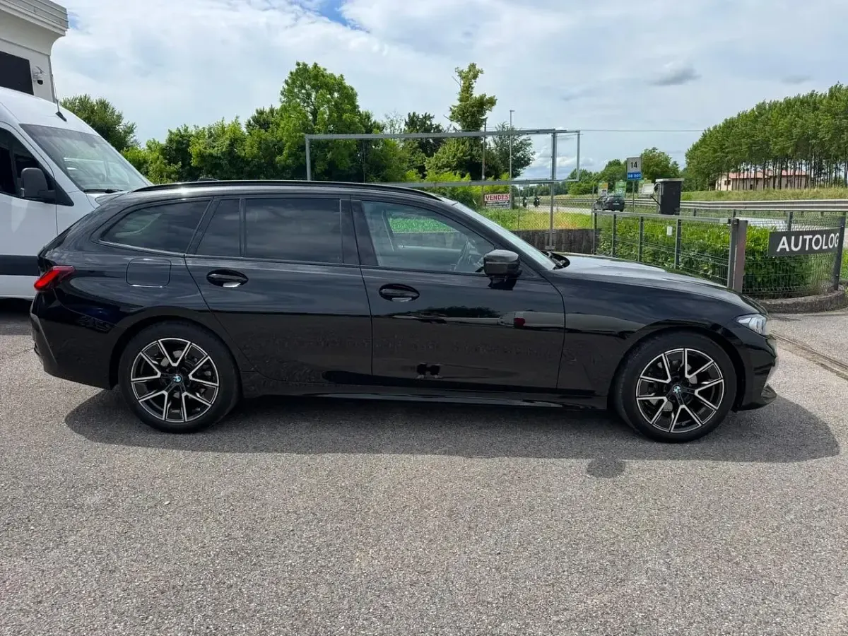Usata BMW 320e 190 CV (139 kW) 2022 Nero Station wagon